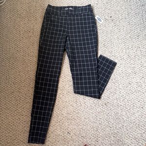 Old Navy Pixie High Rise pants with Secret-Slim Pockets